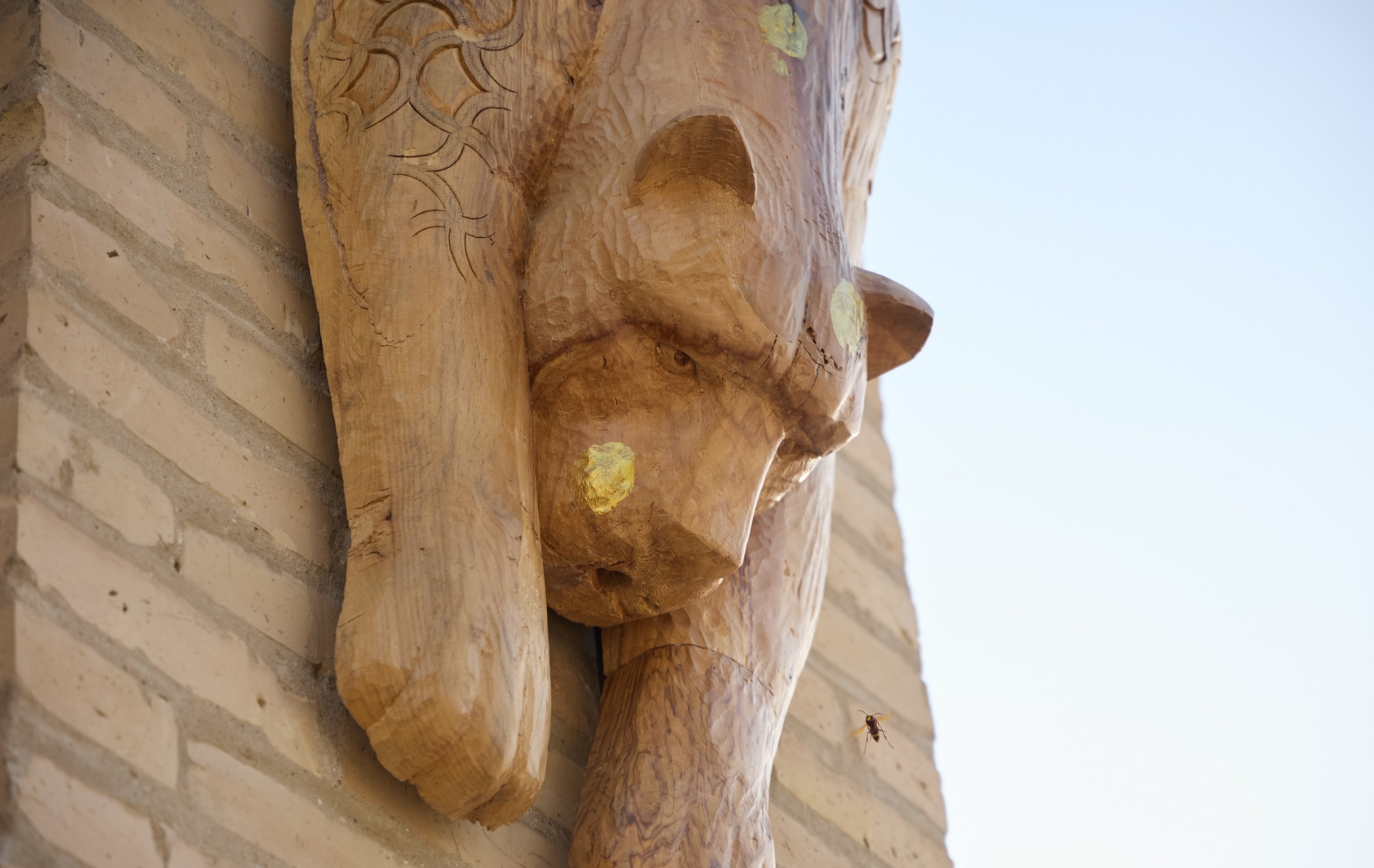 Swarm Works — Vahap Avşar in collaboration with the Uzbekistan Beekeepers Association