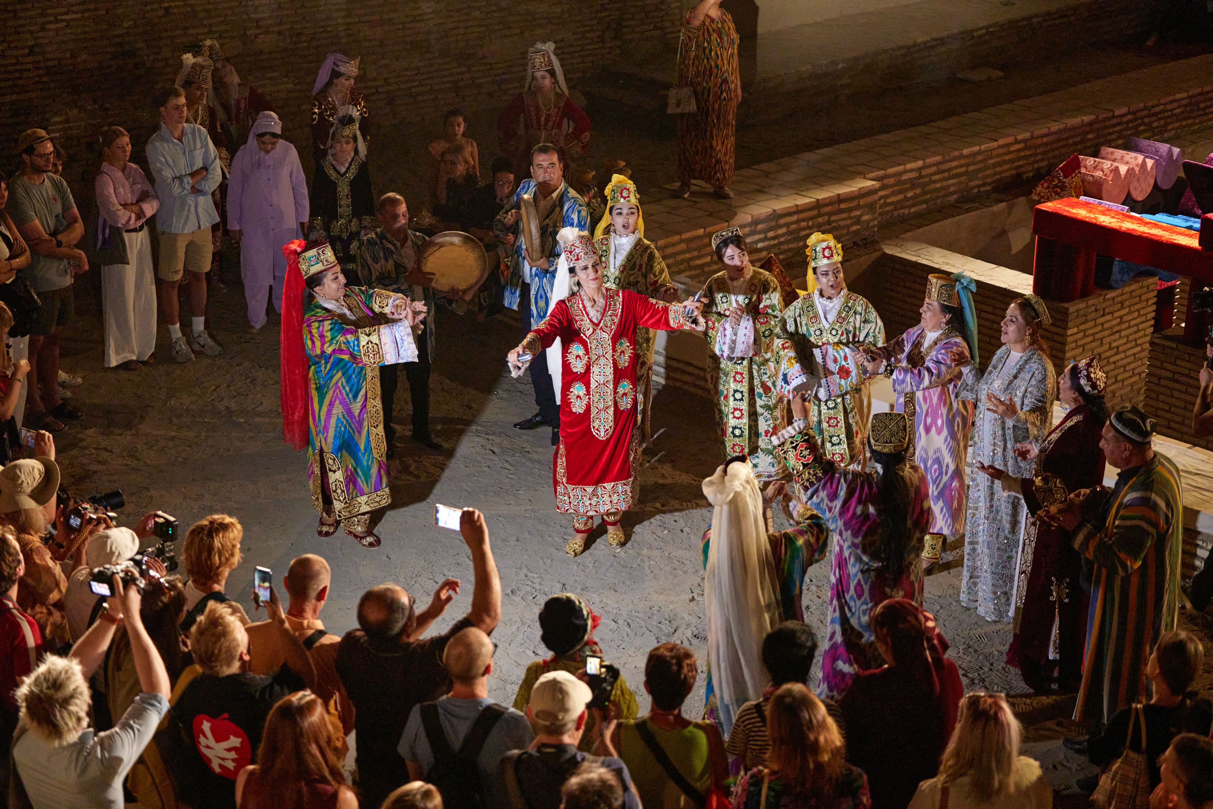 Bukhara Peace Agency <br> Anna Lublina in collaboration with Sozandas of Bukhara