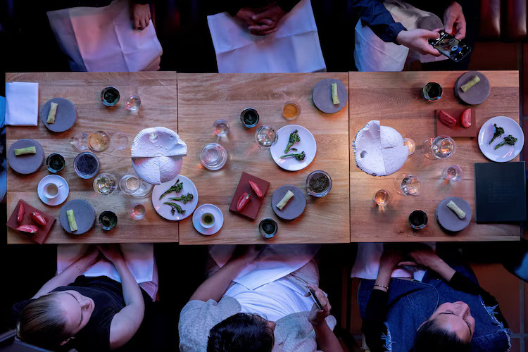 Art fair in Uzbekistan seeks to raise, reframe generational craft